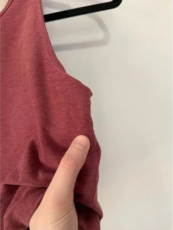 Vuori women’s elevation plyo crop tank with built in bra size small - Picture 4 of 4